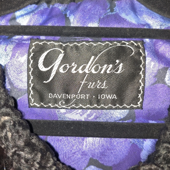 Size Medium/Large Beautiful Vintage Fur Coat by Gordon's Furs - Picture 2 of 8